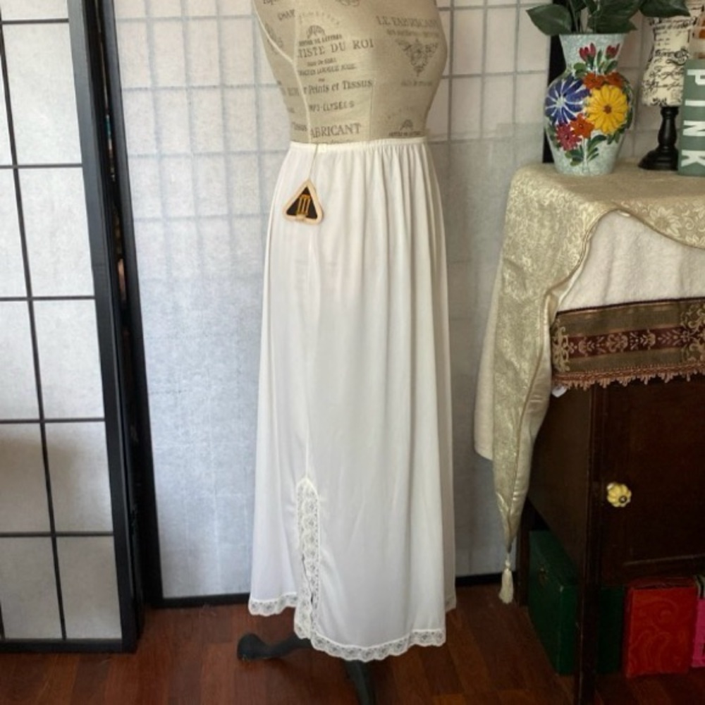 Opera NWT/D USA ILGWU Tag Wom XL Approx. 35” Slit Lace Hem Slip